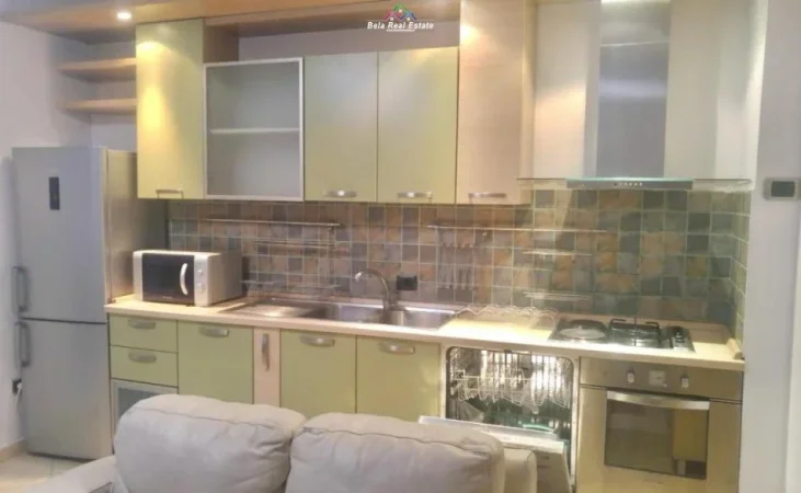 Tirane, jepet me qera apartament 2+1 Kati 2, 120 m² 700 € (rruga ferit xhajko)