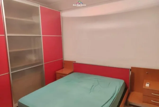 Tirane, jepet me qera apartament 2+1 Kati 2, 120 m² 700 € (rruga ferit xhajko)