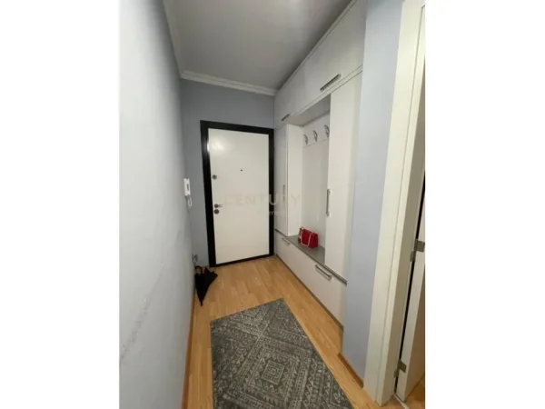 Jepet me qera apartament 1+1 Kati 6, 70 m² 500 € (Rruga Ali Demi)