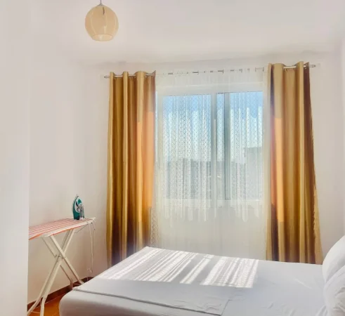 Tirane, jepet me qera apartament 1+1+Ballkon Kati 7, 65 m² 450 € (sokrat miho)