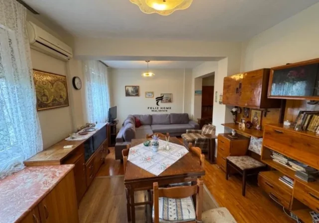 Tirane, jepet me qera apartament 2+1 Kati 3, 100 m² 600 € (QENDER)