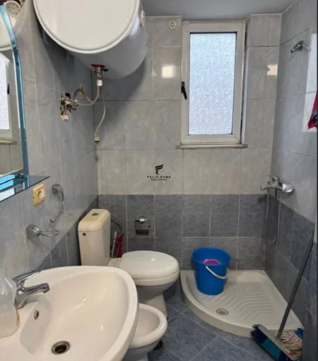 Tirane, jepet me qera apartament 2+1 Kati 3, 100 m² 600 € (QENDER)