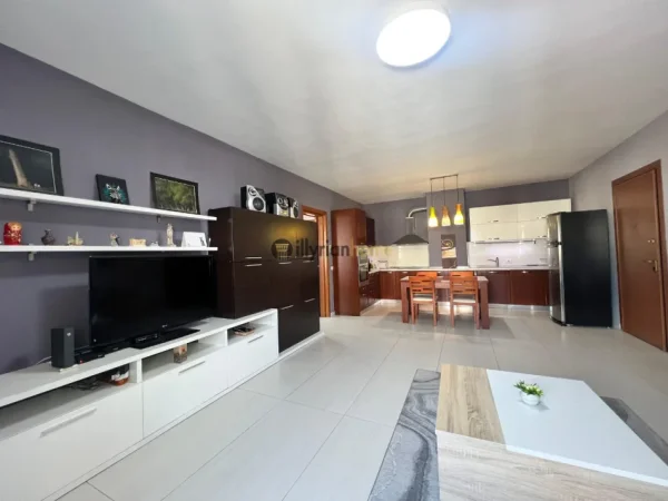 Tirane, jepet me qera apartament 2+1+Ballkon Kati 6, 114 m² 900 € (Pazari i Ri)