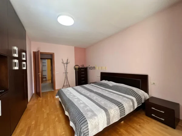 Tirane, jepet me qera apartament 2+1+Ballkon Kati 6, 114 m² 900 € (Pazari i Ri)
