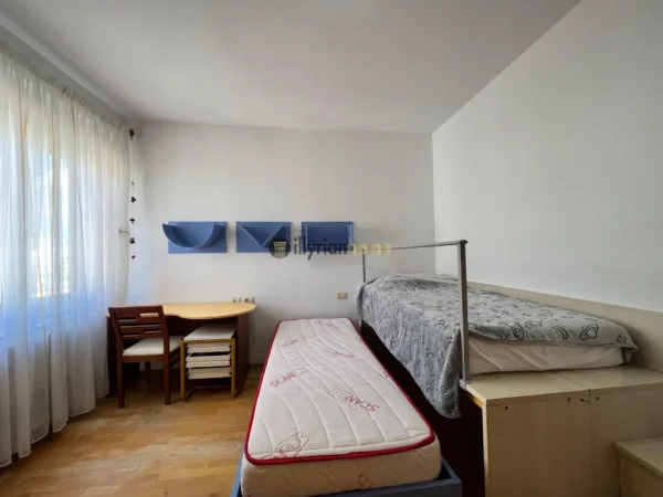 Tirane, jepet me qera apartament 2+1+Ballkon Kati 6, 114 m² 900 € (Pazari i Ri)