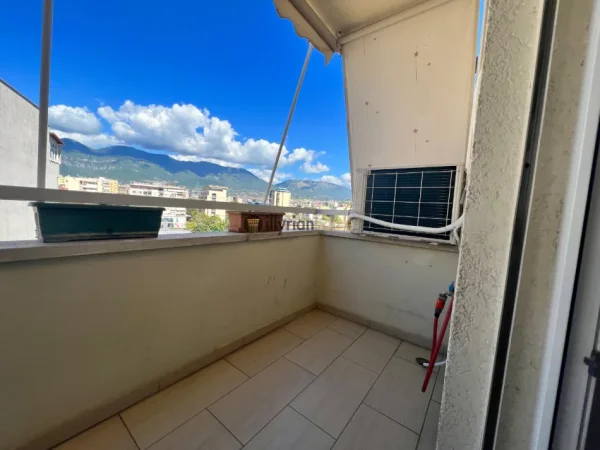 Tirane, jepet me qera apartament 2+1+Ballkon Kati 6, 114 m² 900 € (Pazari i Ri)