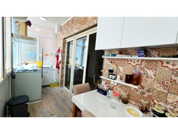 Tirane, jepet me qera apartament 3+1+Ballkon Kati 4, 160 m² 1.380 € (Liqeni Thate)