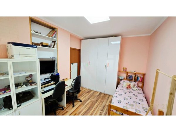 Tirane, jepet me qera apartament 3+1+Ballkon Kati 4, 160 m² 1.380 € (Liqeni Thate)