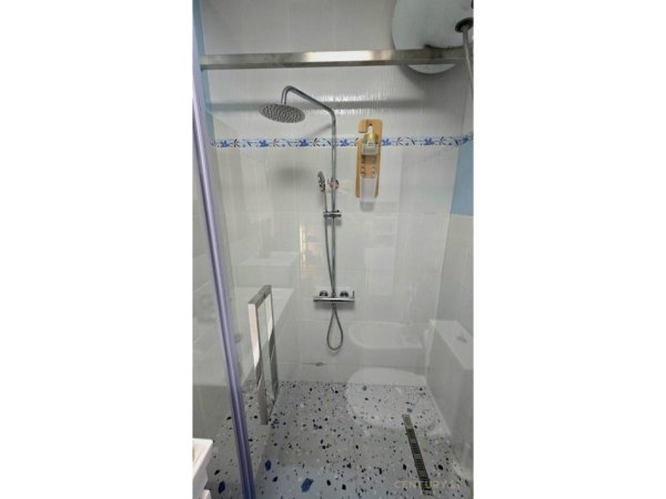 Tirane, jepet me qera apartament 3+1+Ballkon Kati 4, 160 m² 1.380 € (Liqeni Thate)