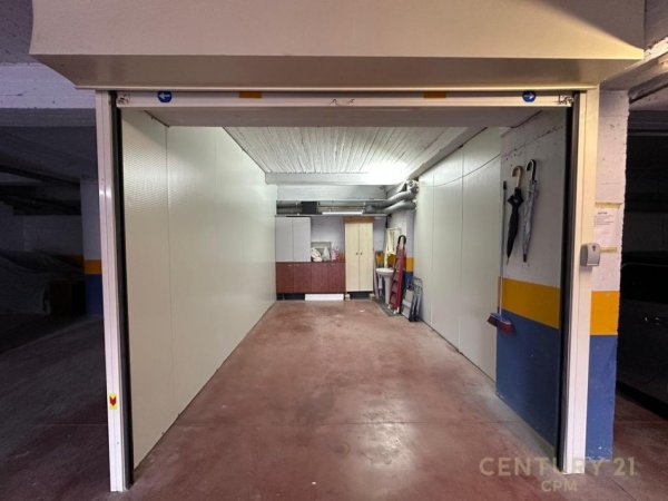 Tirane, jepet me qera apartament 3+1+Ballkon Kati 4, 160 m² 1.380 € (Liqeni Thate)