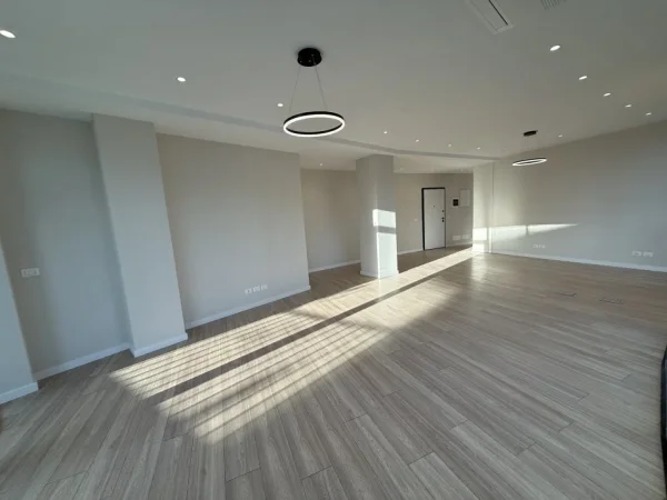 Tirane, jepet me qera zyre Kati 2, 122 m² 1.600 € (LIQENI ARTIFICIAL / LAKEVIEW)