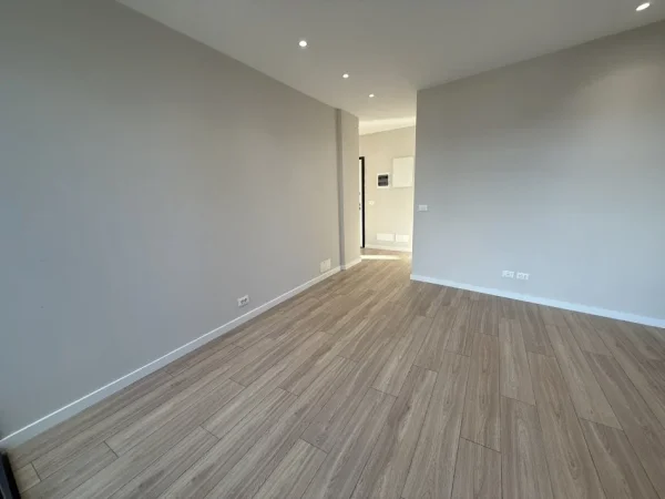 Tirane, jepet me qera zyre Kati 2, 122 m² 1.600 € (LIQENI ARTIFICIAL / LAKEVIEW)