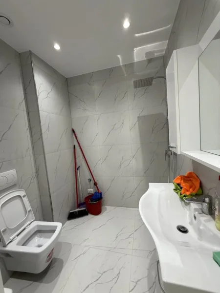 Tirane, jepet me qera zyre Kati 2, 122 m² 1.600 € (LIQENI ARTIFICIAL / LAKEVIEW)