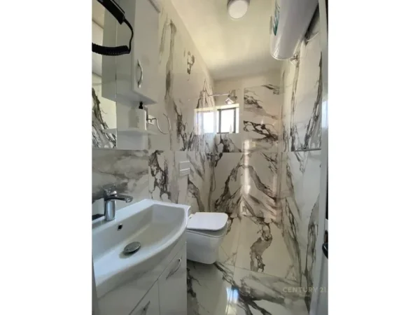 Tirane, jepet me qera Vile Kati 3, 665 m² 4.000 € (Don Bosko)