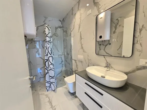 Tirane, jepet me qera apartament 2+1 Kati 11, 130 m² 2.300 € (LAKE VIEW)