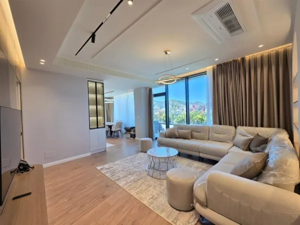 Tirane, jepet me qera apartament 2+1 Kati 11, 130 m² 2.300 € (LAKE VIEW)