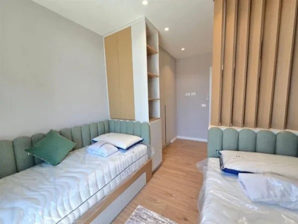 Tirane, jepet me qera apartament 2+1 Kati 11, 130 m² 2.300 € (LAKE VIEW)