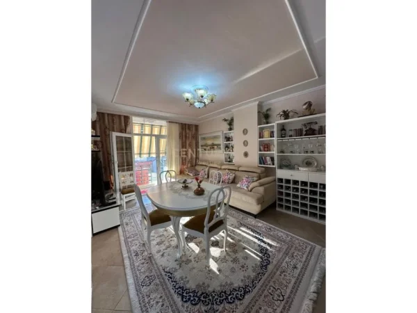 Tirane, shes apartament 2+1+Ballkon Kati 2, 130 m² 250.000 € (Tregu Elektrik)