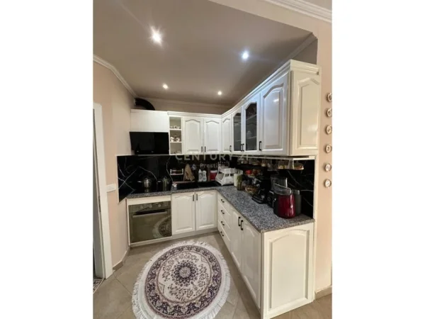 Tirane, shes apartament 2+1+Ballkon Kati 2, 130 m² 250.000 € (Tregu Elektrik)