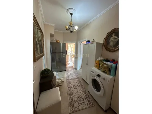 Tirane, shes apartament 2+1+Ballkon Kati 2, 130 m² 250.000 € (Tregu Elektrik)