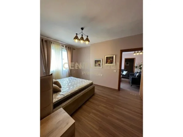 Tirane, jepet me qera apartament 2+1 Kati 9, 100 m² 751 € (Vilat Gjermane)