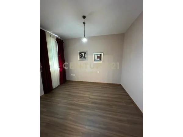 Tirane, jepet me qera apartament 2+1 Kati 9, 100 m² 751 € (Vilat Gjermane)