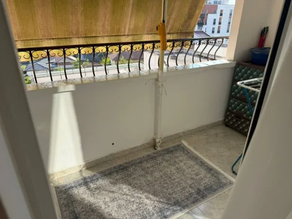 Tirane, jepet me qera apartament 1+1 Kati 5, 70 m² 550 € (rruga bardhyl)