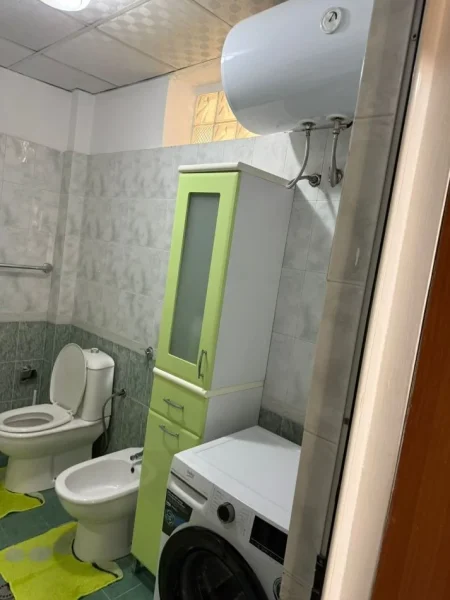 Tirane, jepet me qera apartament 1+1 Kati 5, 70 m² 550 € (rruga bardhyl)