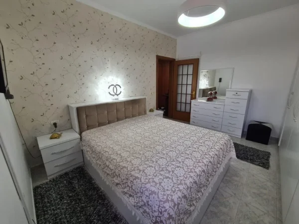 Tirane, jepet me qera apartament 1+1 Kati 5, 70 m² 550 € (rruga bardhyl)