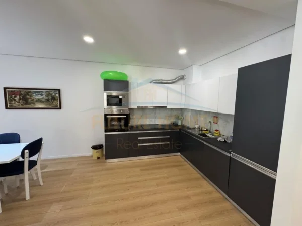 Durres, shitet apartament 2+1+Ballkon Kati 2, 100 m² 280.000 € (Gjiri i Lalzit)