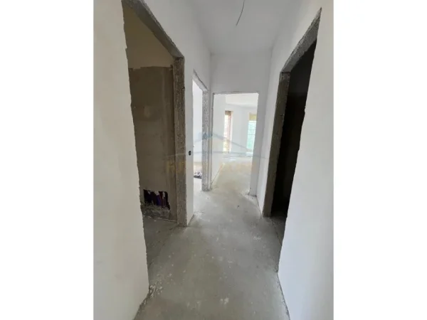 Tirane, shitet apartament 2+1+Ballkon Kati 3, 117 m² 210.400 € (Fusha Aviacionit)