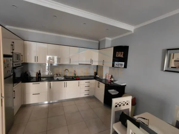 Durres, jepet me qera apartament 2+1+Aneks+Ballkon Kati 1, 140 m² 700 € 