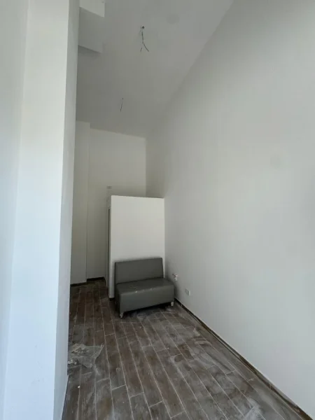 Tirane, jap me qera dyqan Kati 0, 20 m² 400 € (Don Bosko)