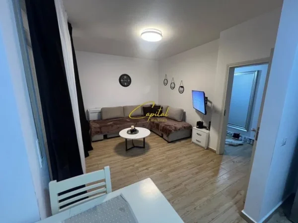 Tirane, jepet me qera apartament 1+1 Kati 1, 70 m² 550 € (RRUGA 5 MAJI)