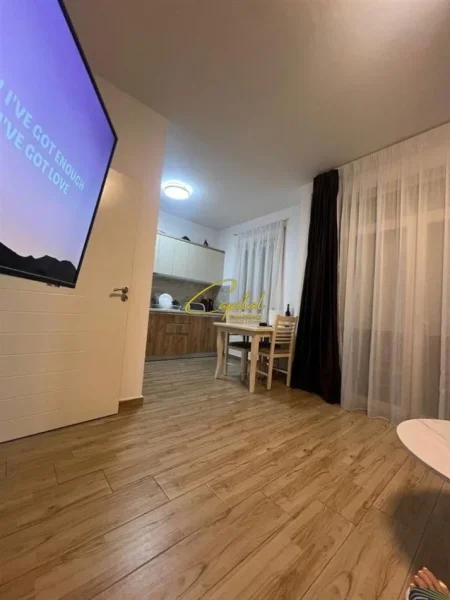 Tirane, jepet me qera apartament 1+1 Kati 1, 70 m² 550 € (RRUGA 5 MAJI)