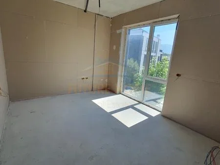 Tirane, shitet apartament 3+1 Kati 1, 140 m² 390.000 € (Liqeni i Thate)