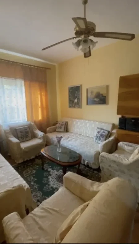 Tirane, jepet me qera apartament 2+1 Kati 4, 75 m² 450 € (Ferit Xhajko ,Kryqzimi i 5 Majit)