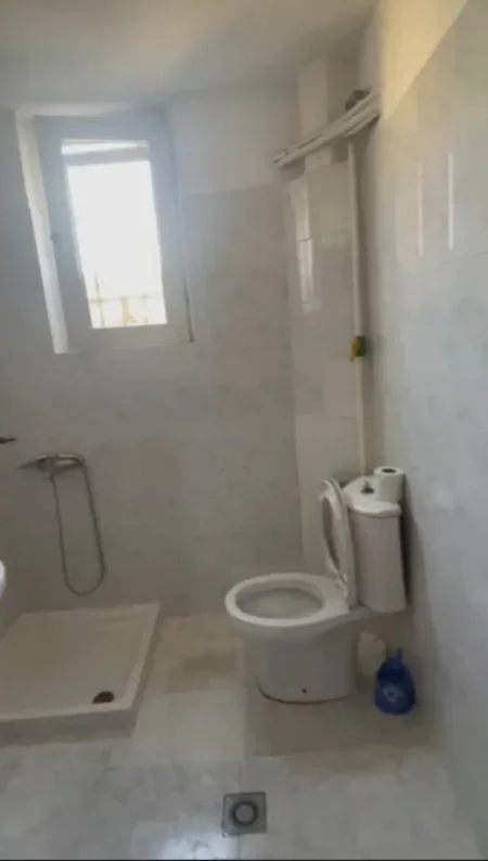 Tirane, jepet me qera apartament 2+1 Kati 4, 75 m² 450 € (Ferit Xhajko ,Kryqzimi i 5 Majit)