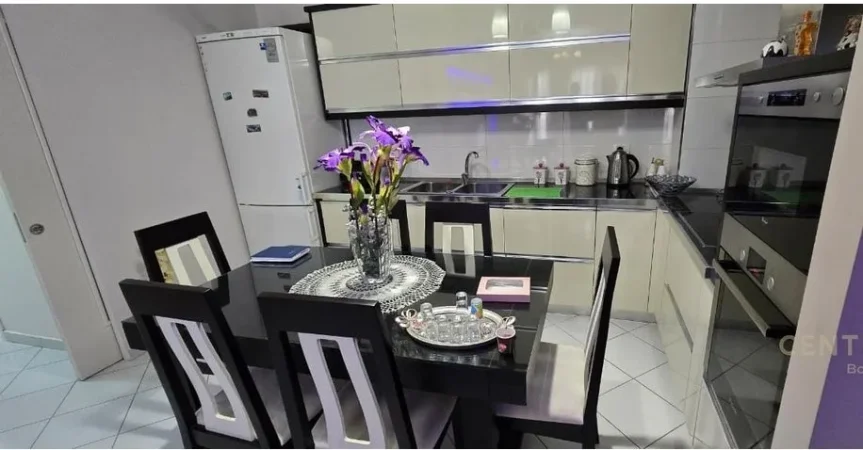 Tirane, shitet apartament 2+1+Aneks+Ballkon Kati 3, 108 m² 275.000 € 