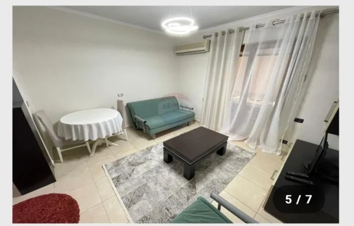 Tirane, ndarje qeraje me vajze apartament 1+1+Ballkon Kati 3, 75 m² 500 €