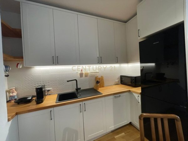 Tirane, jepet me qera apartament 2+1 Kati 9, 90 m² 750 € (EL121845)