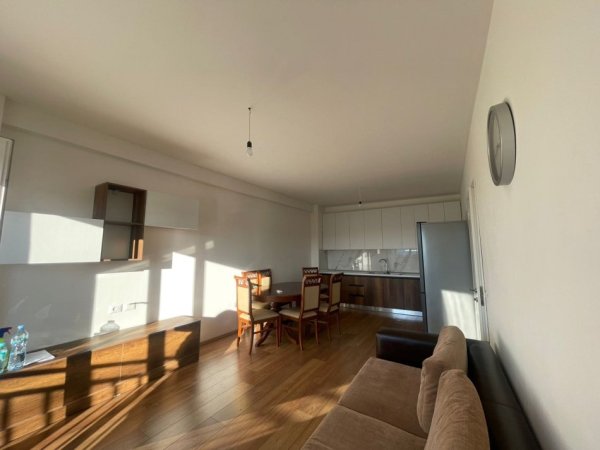 Tirane, jepet me qera apartament 1+1 Kati 4, 70 m² 400 € (vila L 2)