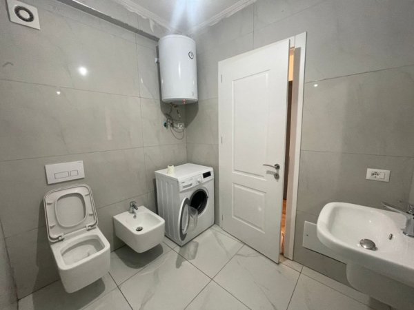 Tirane, jepet me qera apartament 1+1 Kati 4, 70 m² 400 € (vila L 2)