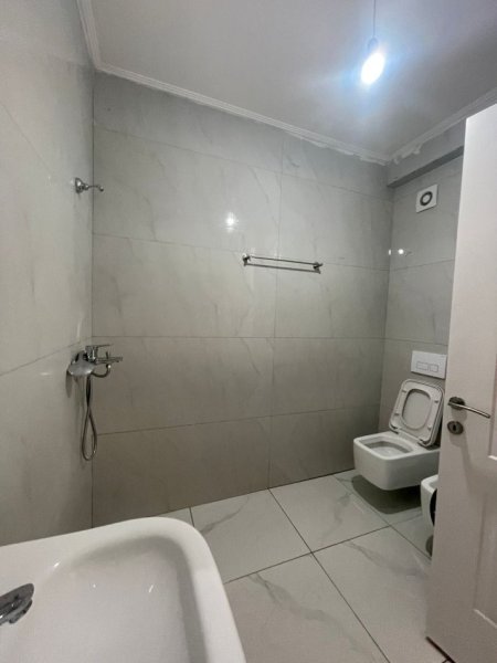 Tirane, jepet me qera apartament 1+1 Kati 4, 70 m² 400 € (vila L 2)