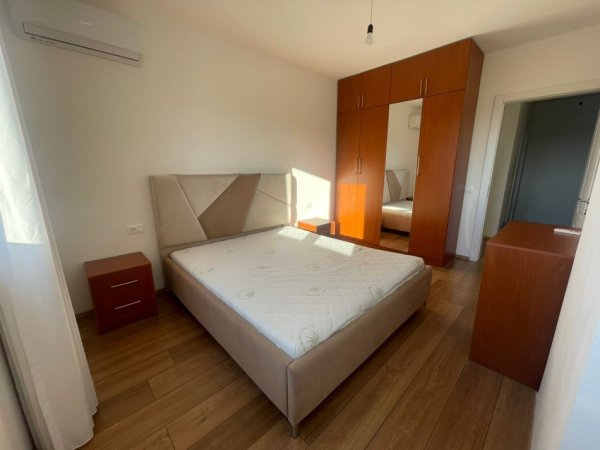 Tirane, jepet me qera apartament 1+1 Kati 4, 70 m² 400 € (vila L 2)
