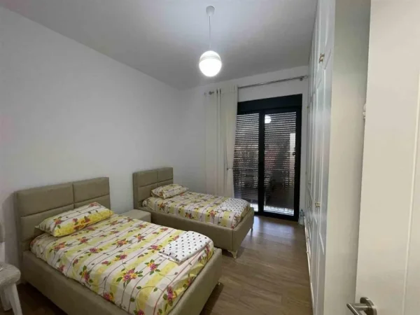 Tirane, jepet me qera apartament 2+1+Ballkon Kati 1, 95 m² 800 € (SELITE)