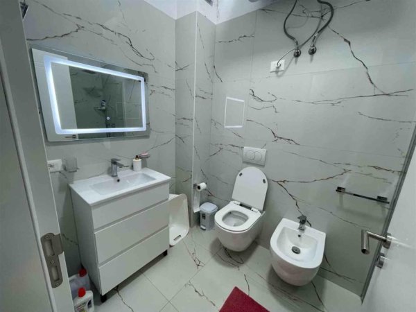 Tirane, jepet me qera apartament 2+1+Ballkon Kati 1, 95 m² 800 € (SELITE)
