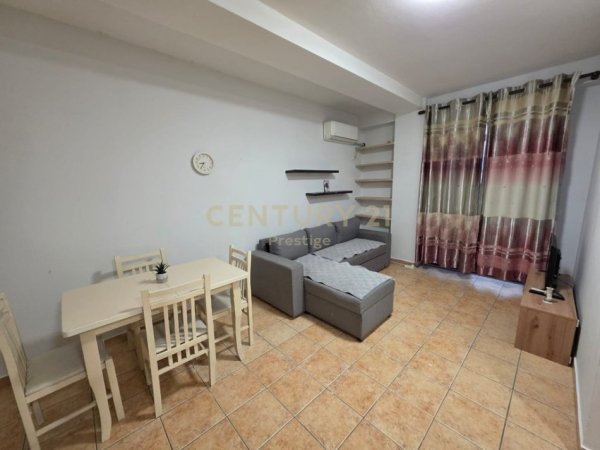 Tirane, jepet me qera apartament 1+1+Ballkon Kati 3, 60 m² 530 € (prestige121402)