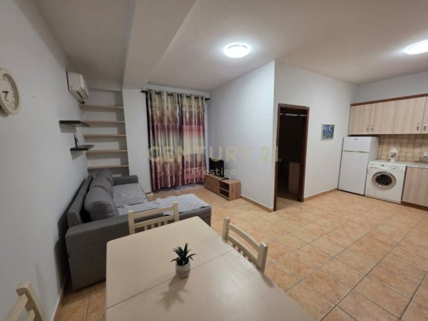 Tirane, jepet me qera apartament 1+1+Ballkon Kati 3, 60 m² 530 € (prestige121402)