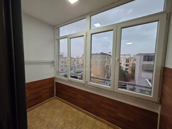 Tirane, jepet me qera apartament 1+1+Ballkon Kati 3, 60 m² 530 € (prestige121402)